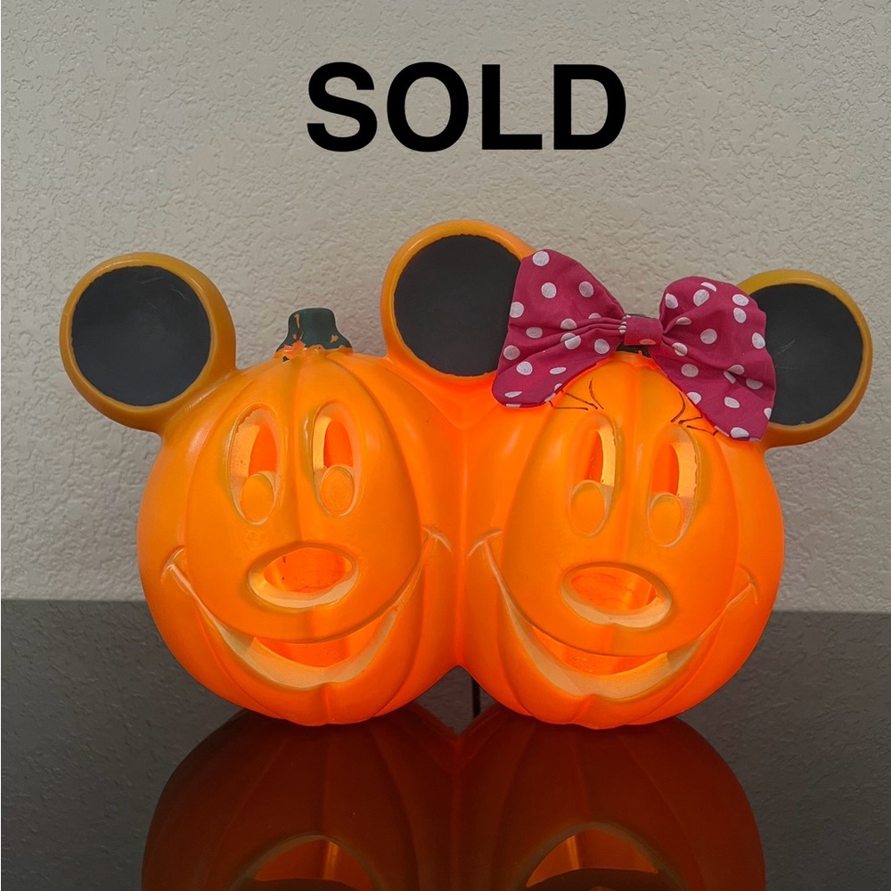 Disney Mickey and Minnie Lighted Jack O Lantern Pumpkin Blow Mold